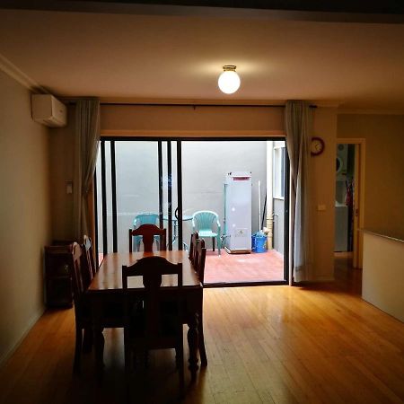 Апарт отель Moonee Valley Views Мельбурн Экстерьер фото
