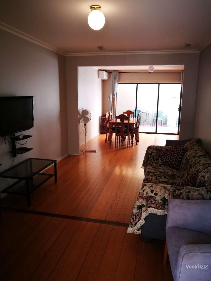 Апарт отель Moonee Valley Views Мельбурн Экстерьер фото